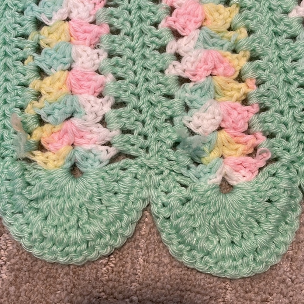 Baby Afghan crocheted - Picture 2 of 2